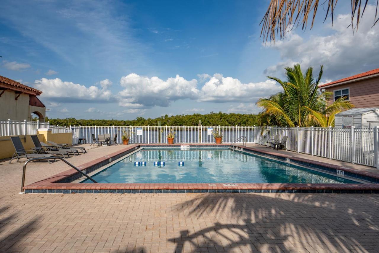 Captain'S Table Hotel By Everglades Adventures Kültér fotó
